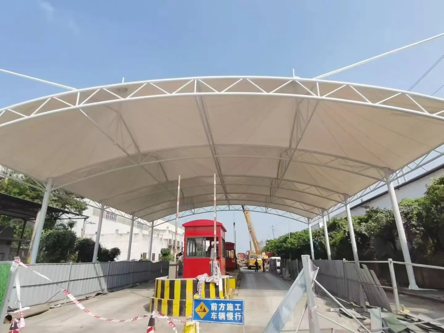 【贵州息烽雨棚】怎么选择【源头工厂】：解决雨棚建造盲目选择的选型标准